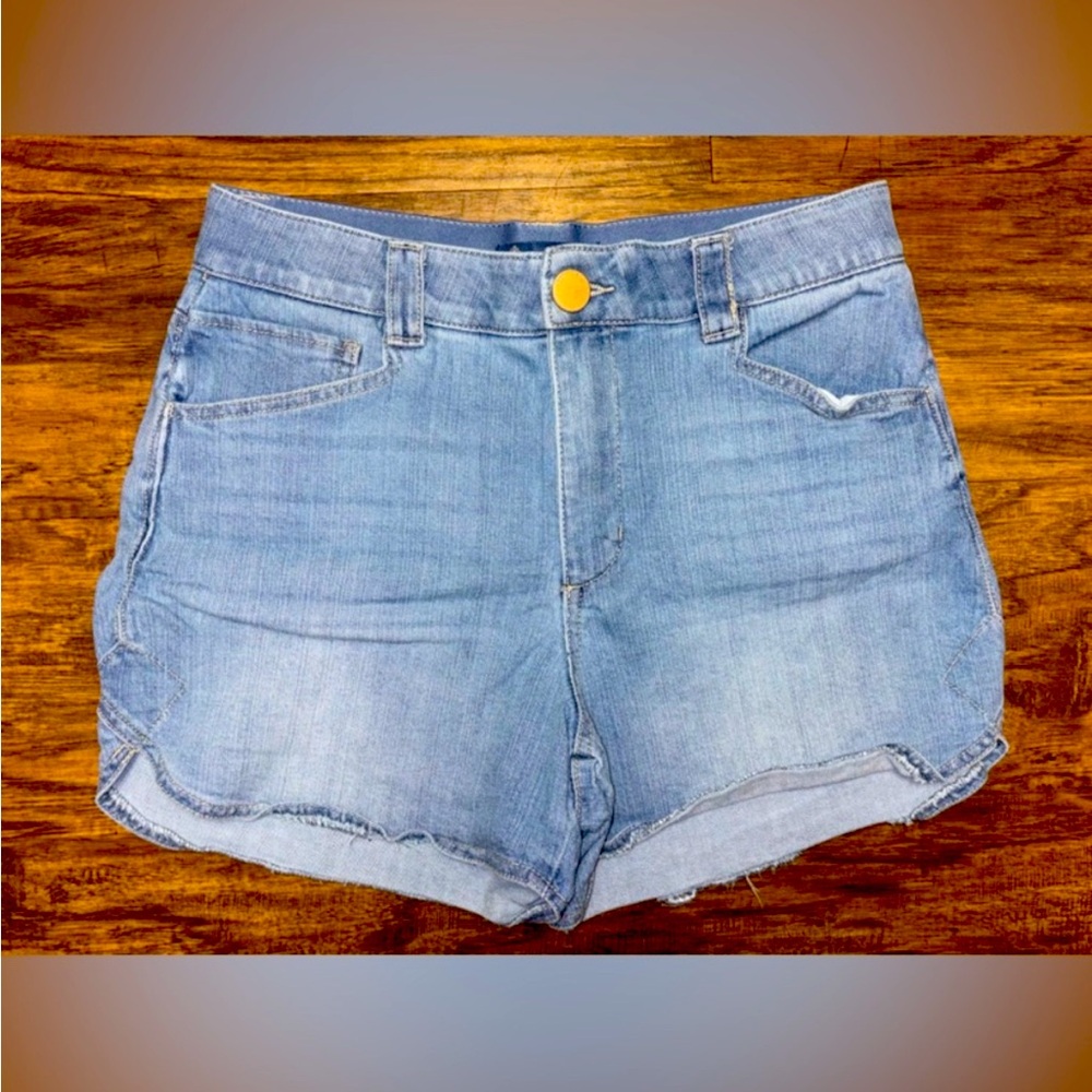 Democracy High Rise Shorts Size 10